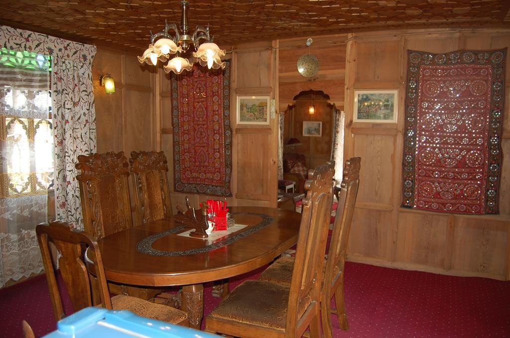 White House Group Of Houseboats Hotel Srīnagar Exterior foto