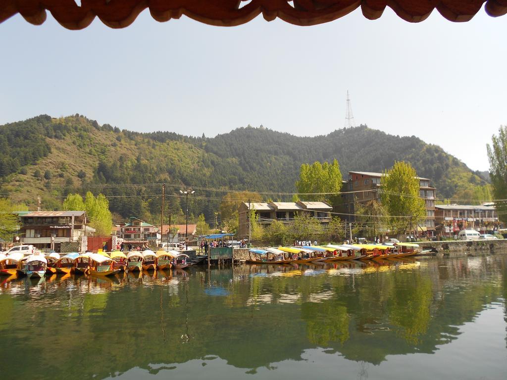 White House Group Of Houseboats Hotel Srīnagar Exterior foto