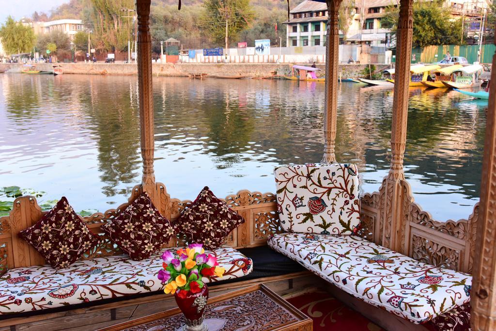 White House Group Of Houseboats Hotel Srīnagar Exterior foto