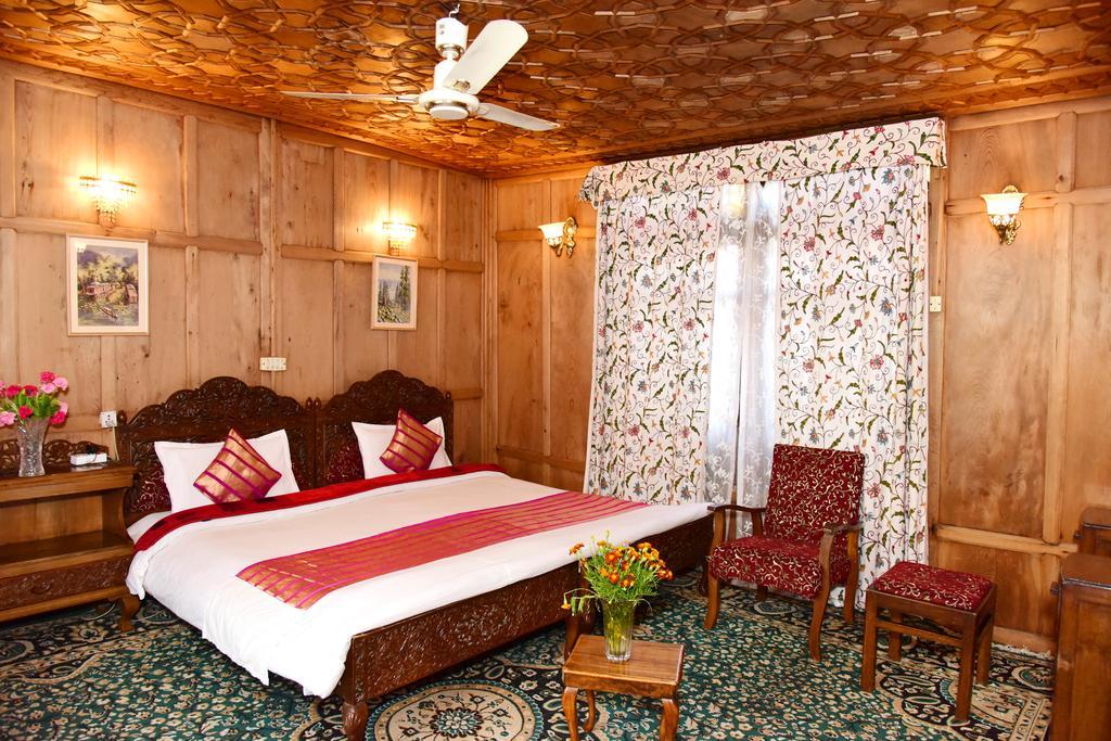 White House Group Of Houseboats Hotel Srīnagar Exterior foto