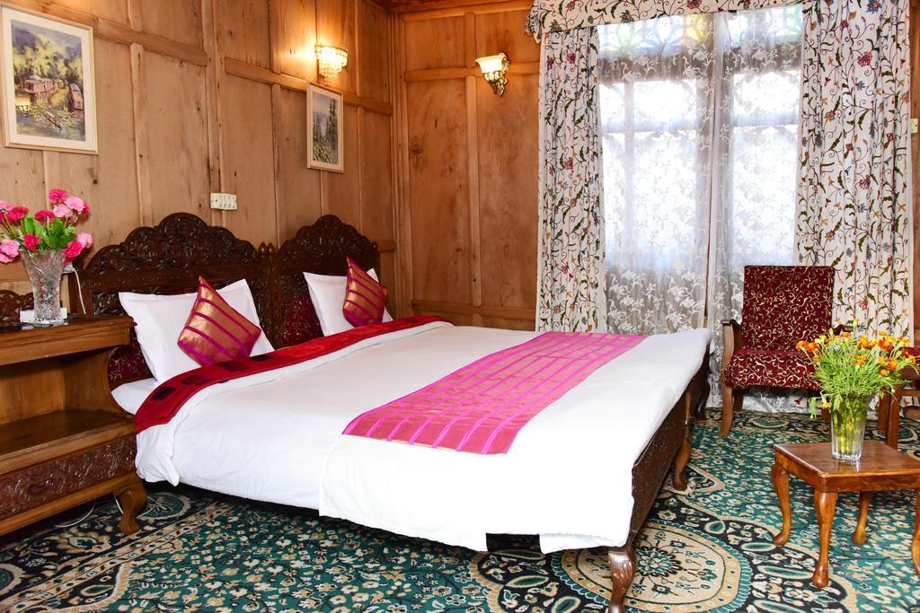 White House Group Of Houseboats Hotel Srīnagar Exterior foto