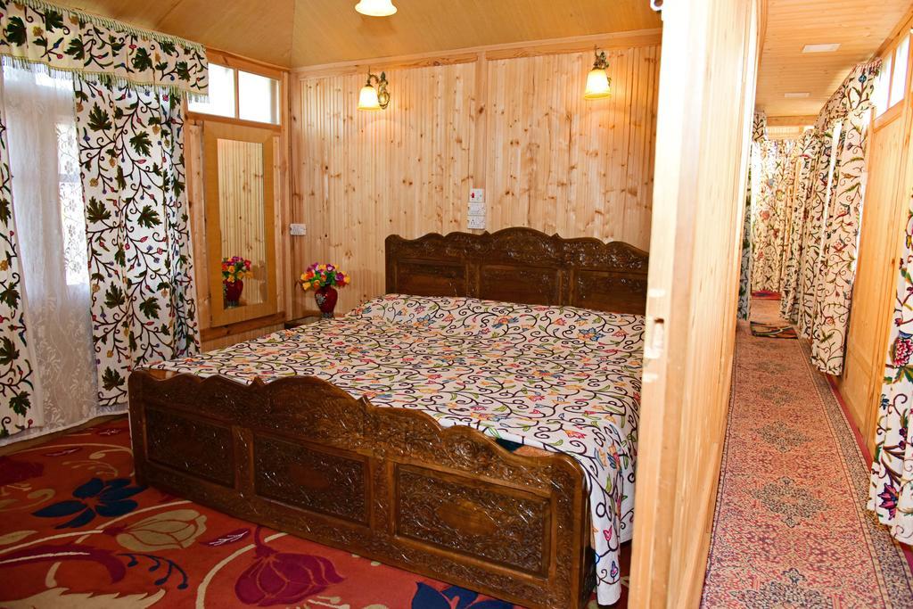 White House Group Of Houseboats Hotel Srīnagar Exterior foto