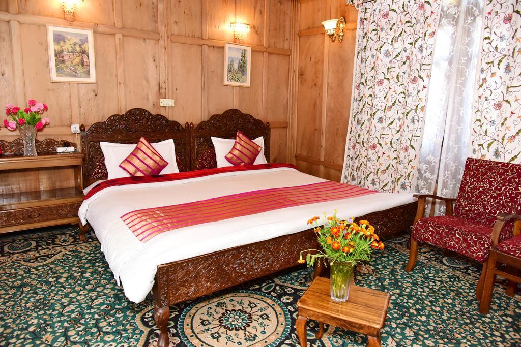 White House Group Of Houseboats Hotel Srīnagar Exterior foto