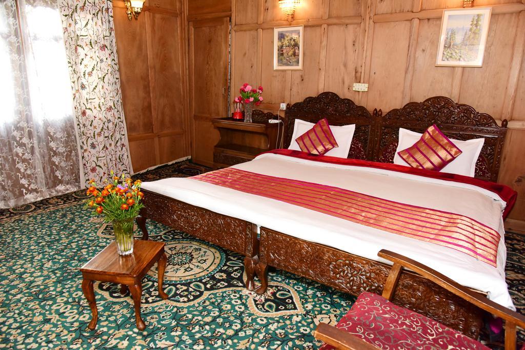 White House Group Of Houseboats Hotel Srīnagar Exterior foto